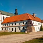 Barokowy zespół klasztorny w Zarębach Kościelnych